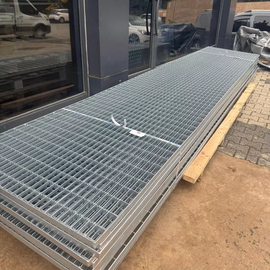 Izgara Basamak Merdiven Yürüme Yolu